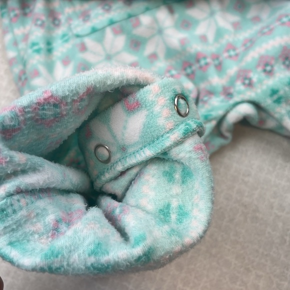 Carters Fleece Hooded Snowflake Onesie Size 18-24 months - Picture 8 of 8